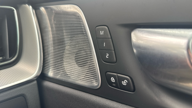 Volvo XC60 2.0 B5P Ultra Black Edition 5dr AWD Geartronic Petrol Estate